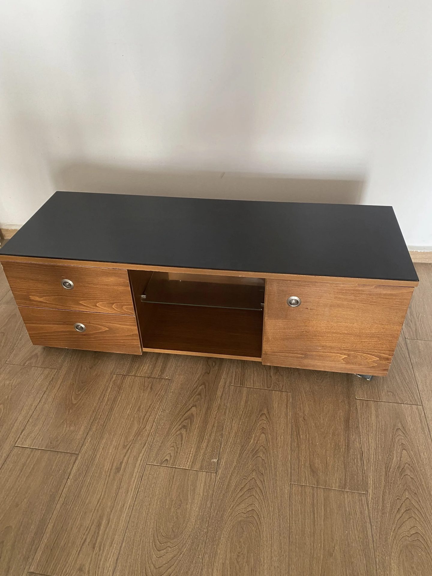 Table-basse-pour-television-Borj-Louzir-200-DT-proxity.tn-annonces-tunisie-meuble-occasion-a-vendre