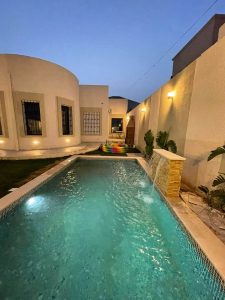 Villa S+4 Haut Standing avec Piscine, Jardin et Garage – Soukra – 930000 DT