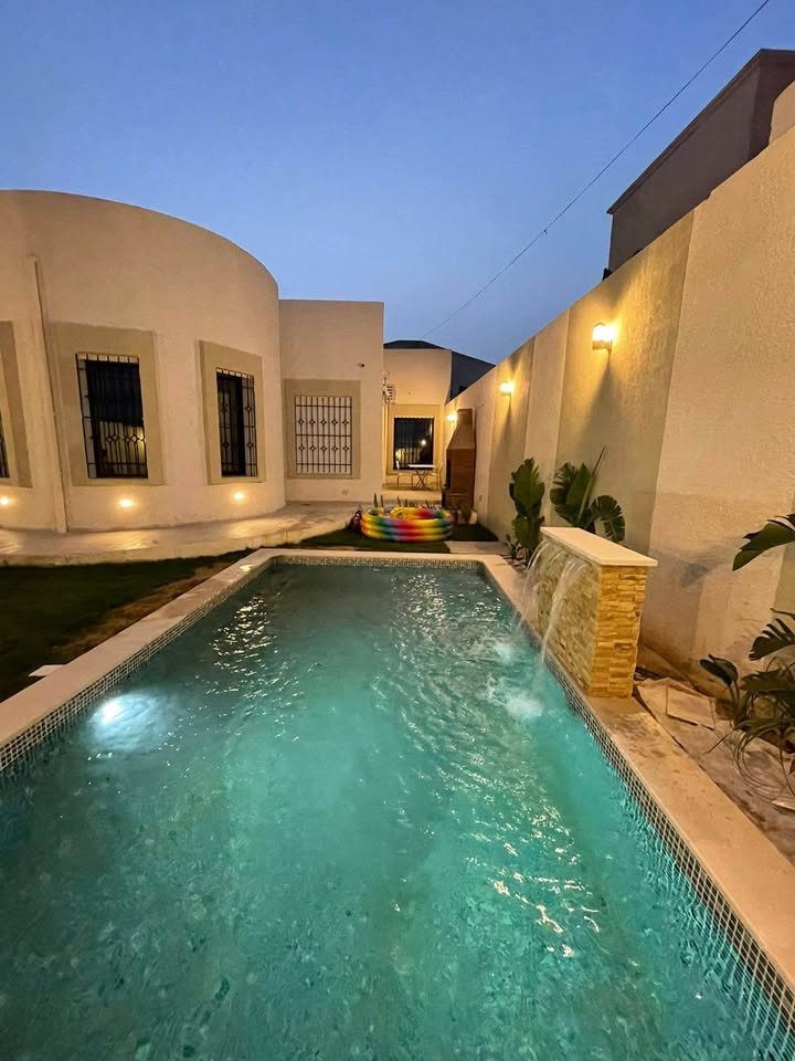 Villa-S4-avec-piscine-A-vendre-Soukra-930000-DT-1