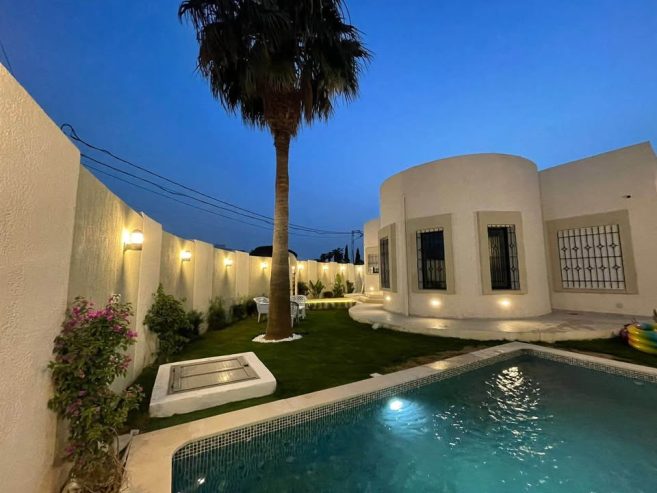 Villa-S4-avec-piscine-A-vendre-Soukra-930000-DT