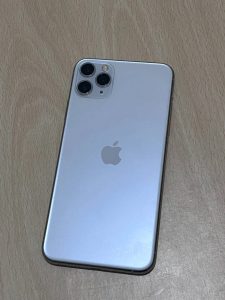 iPhone 11 Pro Max 64 Go Occasion – Cité El Ghazela – 1100 dinars