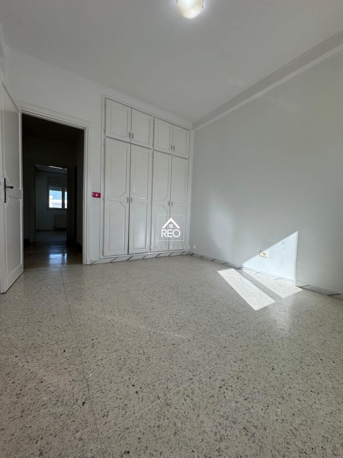 Appartement-S2-a-Louer-a-LAouina-Tunis-Location-Luxe-1100-DT-5