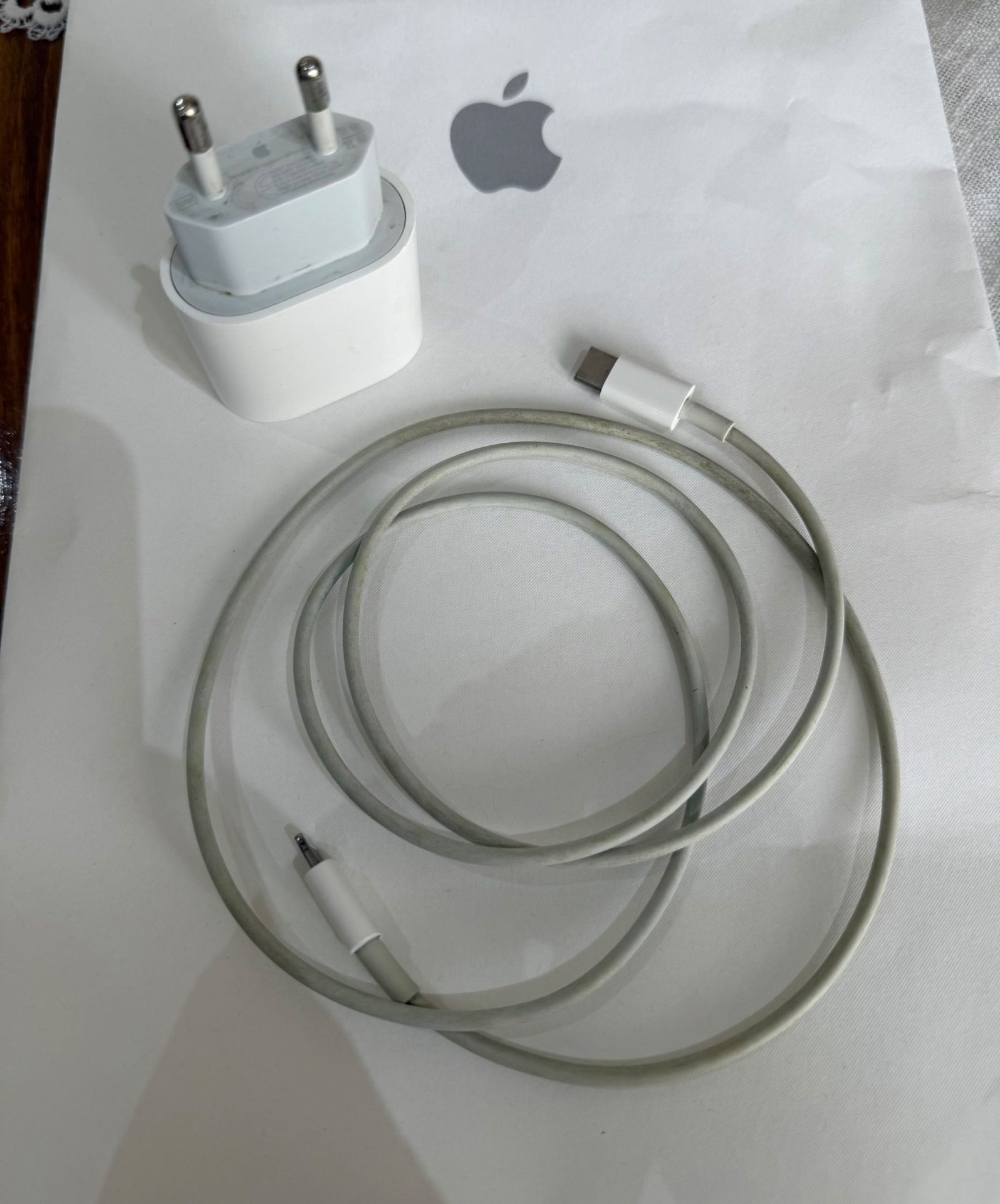 Chargeur-original-iPhone-13-cable-neuf-inclus-Vente-serieuse-Tunis-Prix-1400-DT