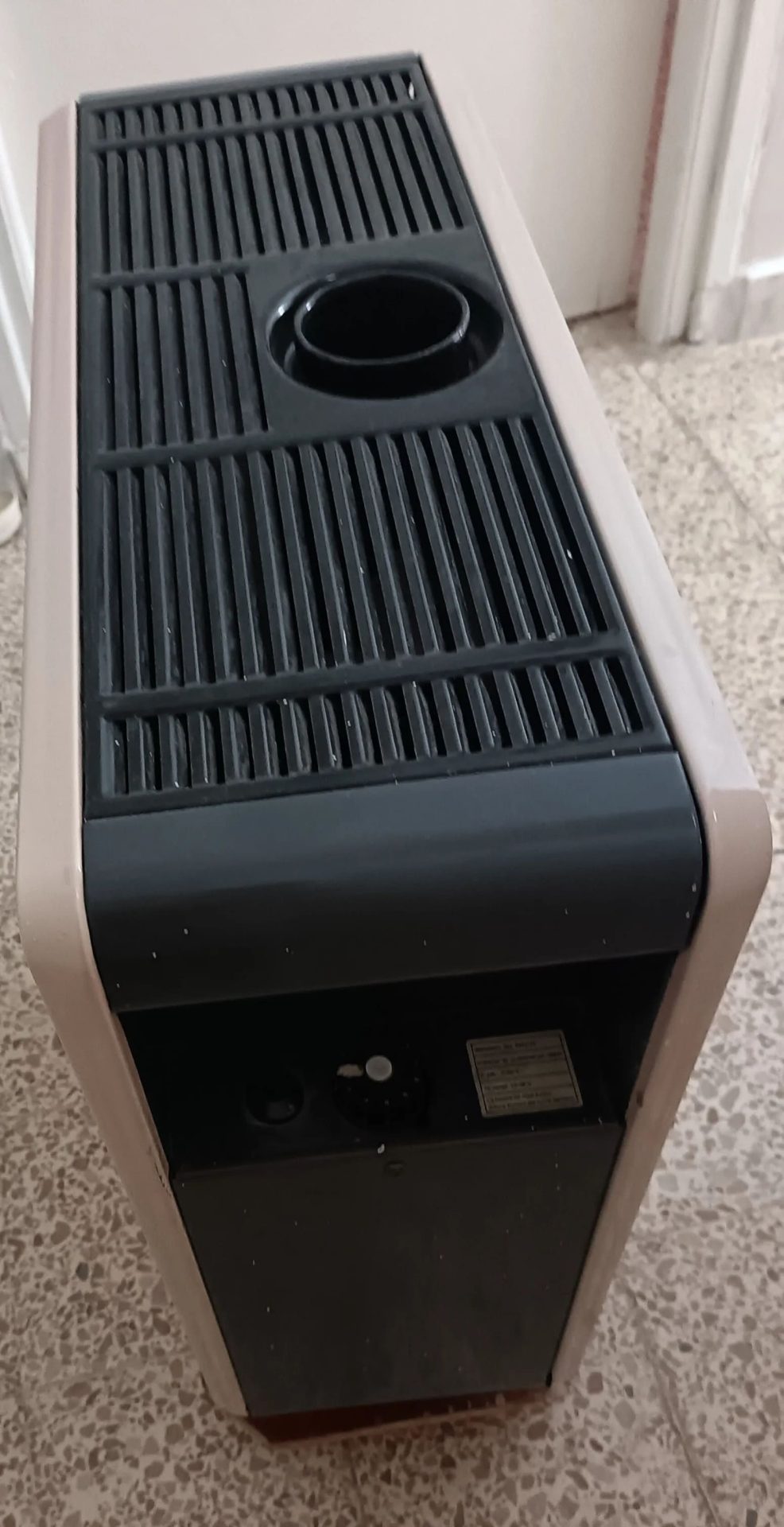 Chauffage-Gaz-Naturel-DeLonghi-12.8-KW-a-Vendre-El-Mourouj-Prix-280-DT-Etat-Parfait