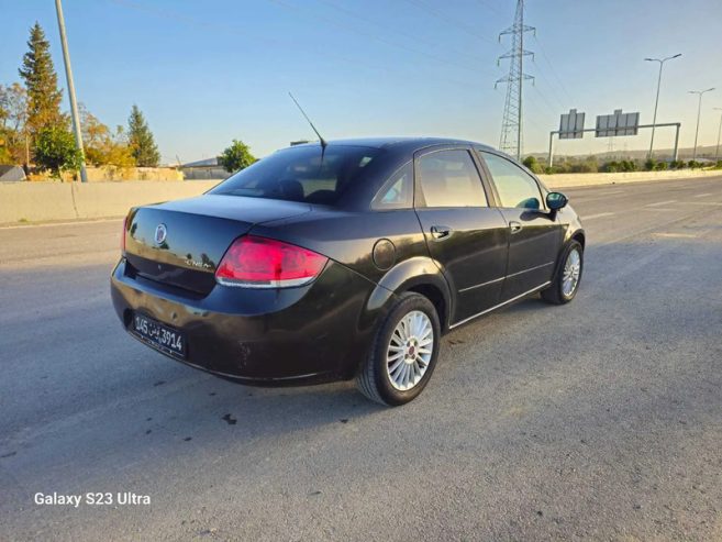 Fiat-Linea-2010-occasion-a-Manouba-Moteur-1.4L-essence-interieur-cuir-et-climatisation-bizone-2