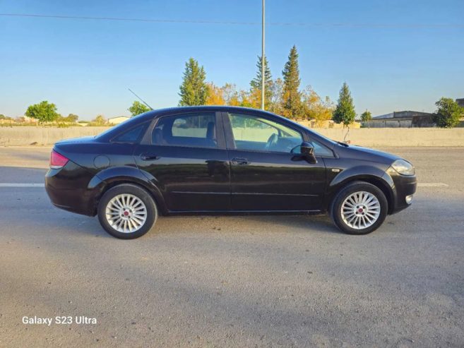 Fiat-Linea-2010-occasion-a-Manouba-Moteur-1.4L-essence-interieur-cuir-et-climatisation-bizone-7