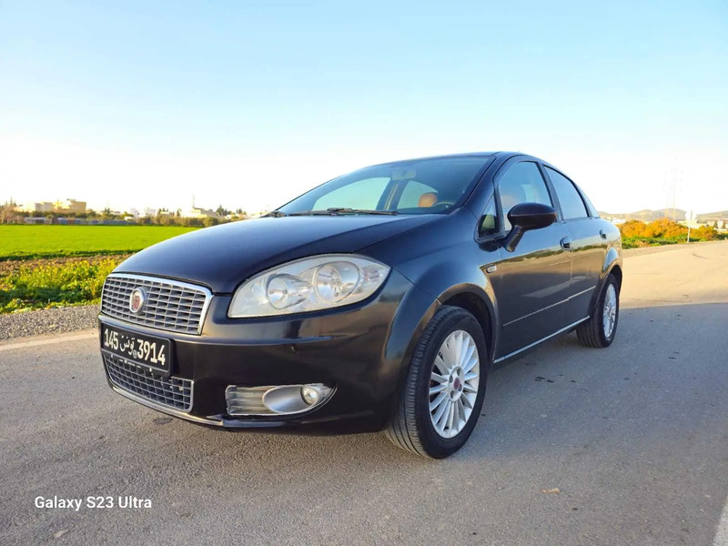 Fiat-Linea-2010-occasion-a-Manouba-Moteur-1.4L-essence-interieur-cuir-et-climatisation-bizone-9