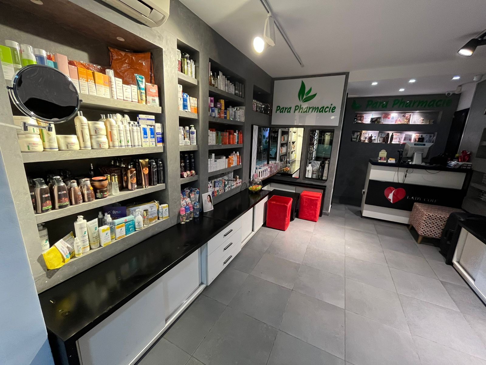 Fond-de-Commerce-a-Vendre-Parapharmacie-Cosmetiques-Sfax-Rue-de-Mahdia-95-000-DT-1