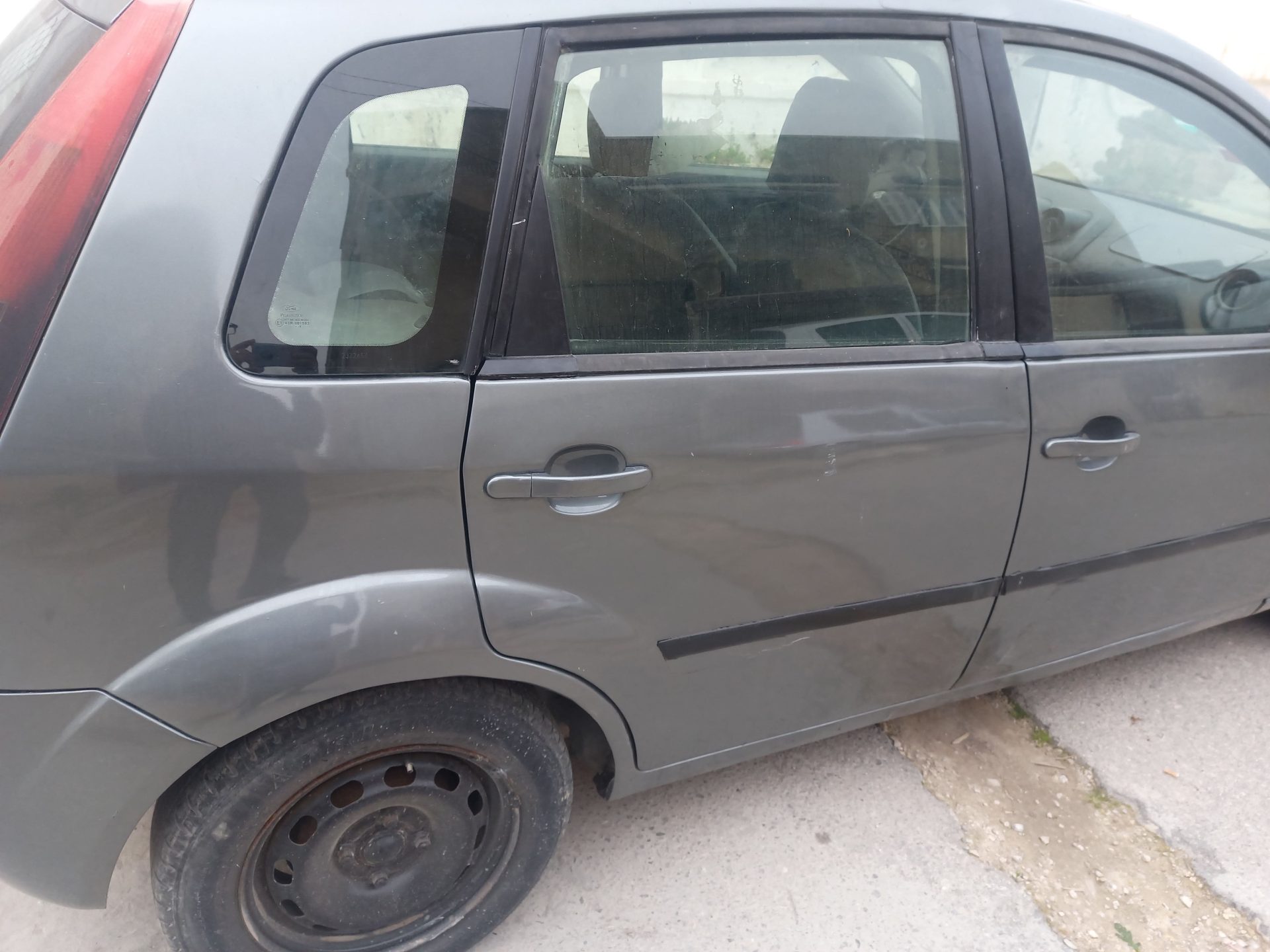 Ford-Fiesta-2001-Essence-Manouba-1