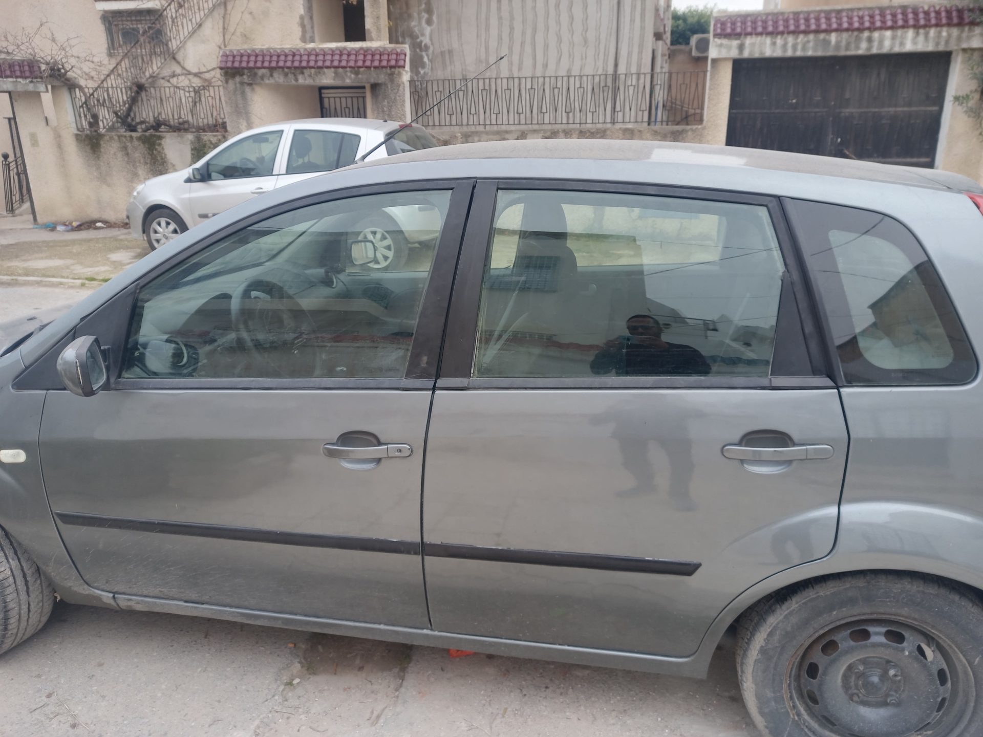 Ford-Fiesta-2001-Essence-Manouba-2