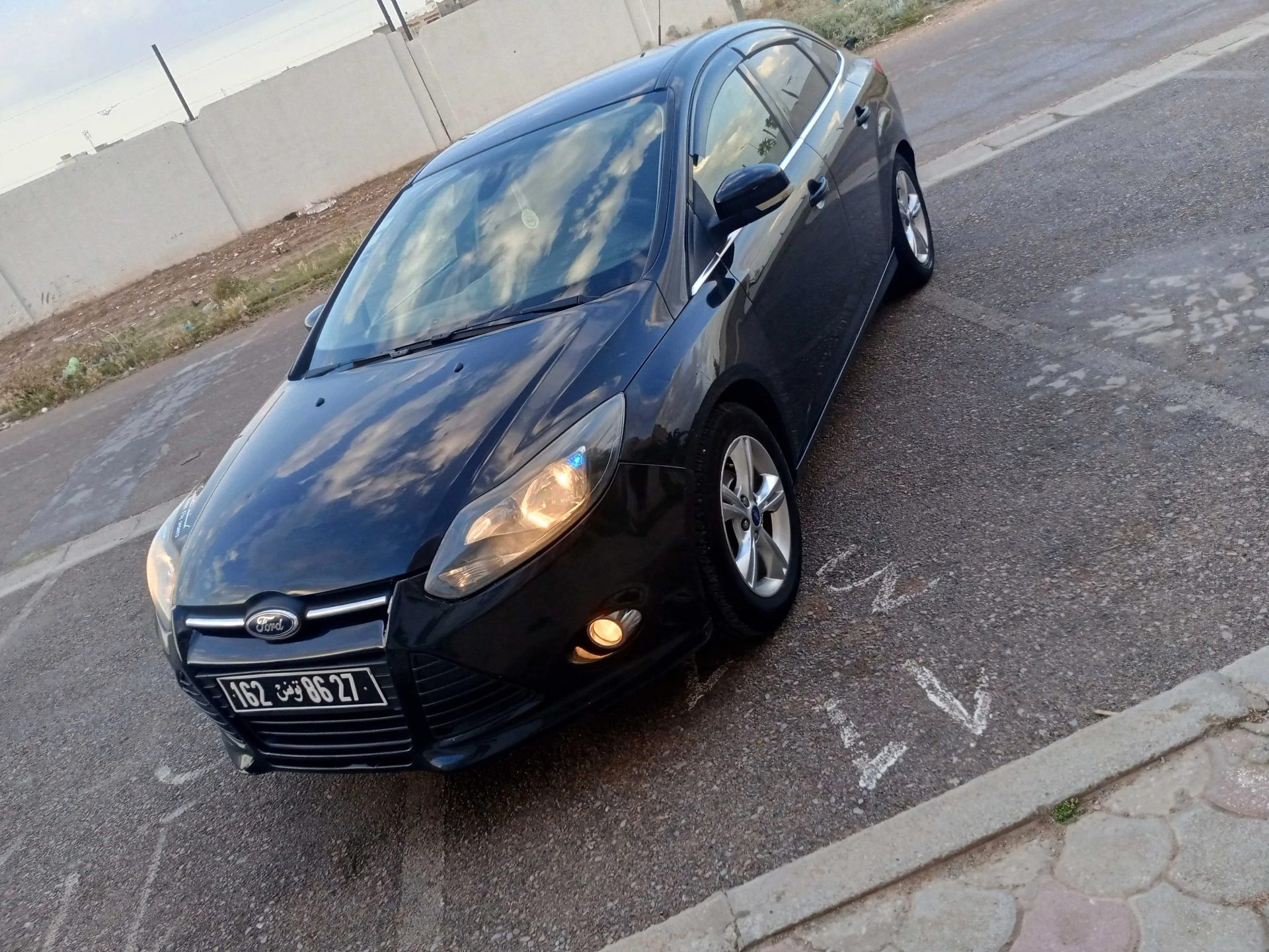 Ford-Focus-2013-a-vendre-a-Sousse-7-CV-essence-4-pneus-neufs-et-options-completes