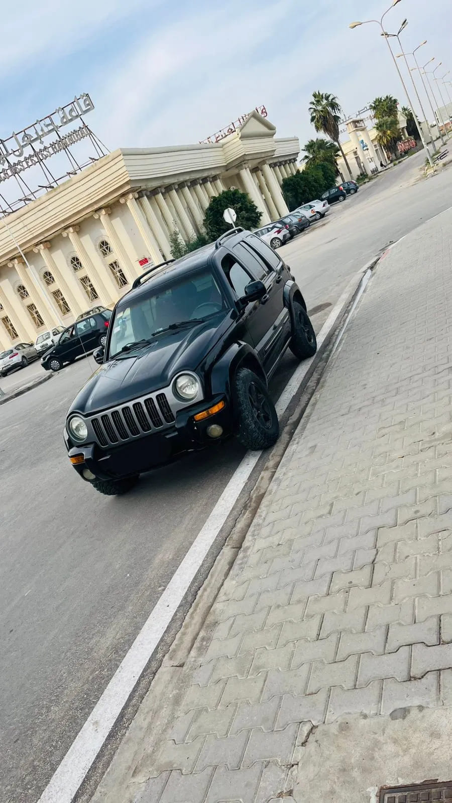 Jeep-Cherokee-2008-135-000-Km-Essence-15-CV-Boite-Auto-4×4-Sfax-21-000-DT-1