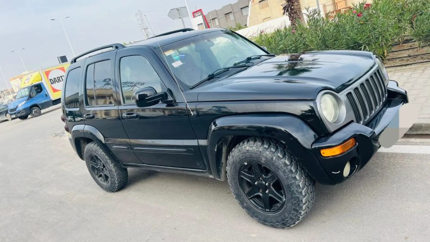 Jeep-Cherokee-2008-135-000-Km-Essence-15-CV-Boite-Auto-4×4-Sfax-21-000-DT-4