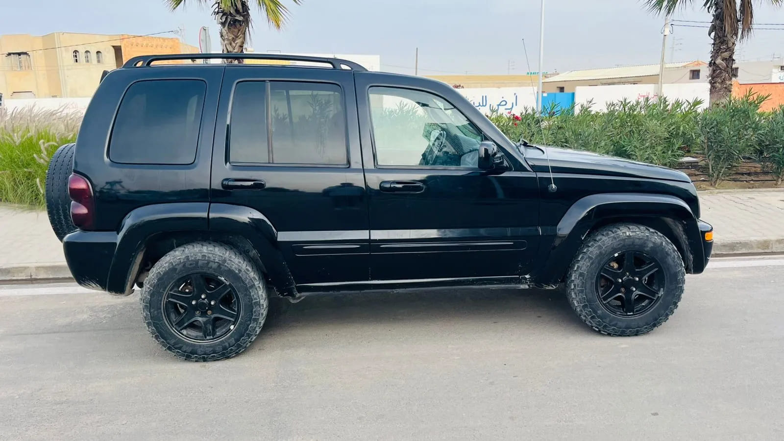 Jeep-Cherokee-2008-135-000-Km-Essence-15-CV-Boite-Auto-4×4-Sfax-21-000-DT-5