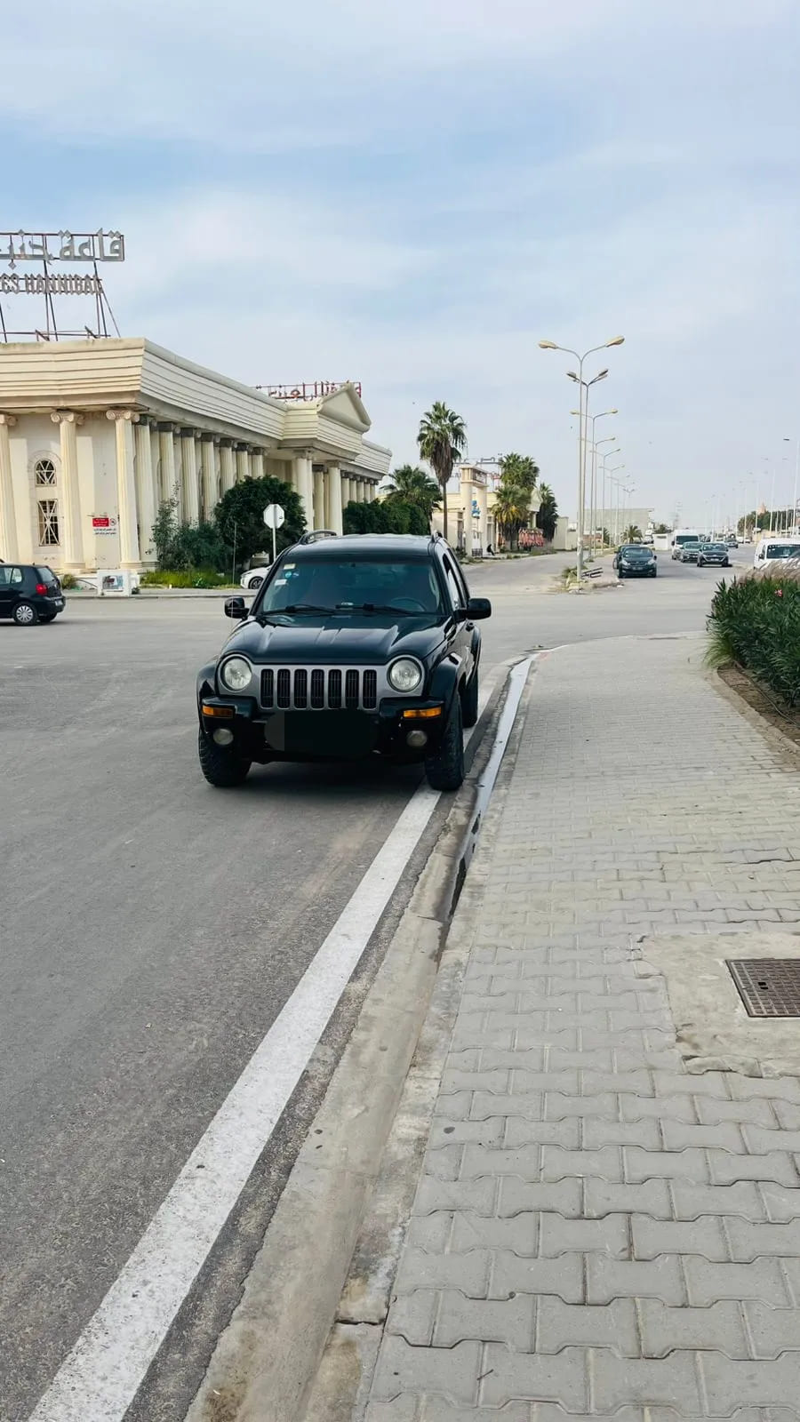 Jeep-Cherokee-2008-135-000-Km-Essence-15-CV-Boite-Auto-4×4-Sfax-21-000-DT