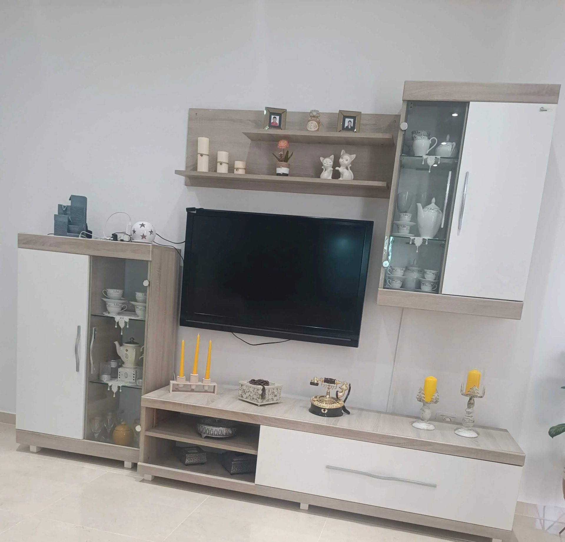 Meuble-Living-Sotufab-Bois-de-Frene-Presque-Neuf-El-Marsa-850-Dinars