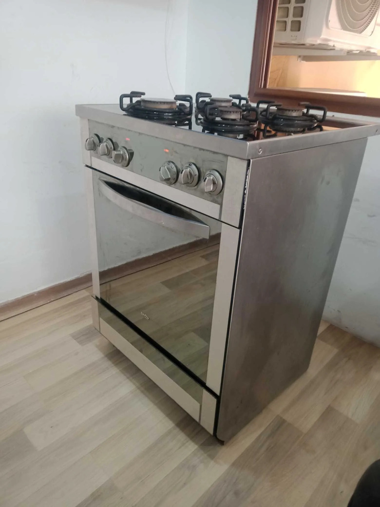 Pack-electromenager-cuisine-four-electrique-plaque-gaz-inox-quasi-neuf-580-DT-cite-Ennasr-Tunis-occasion-garanti