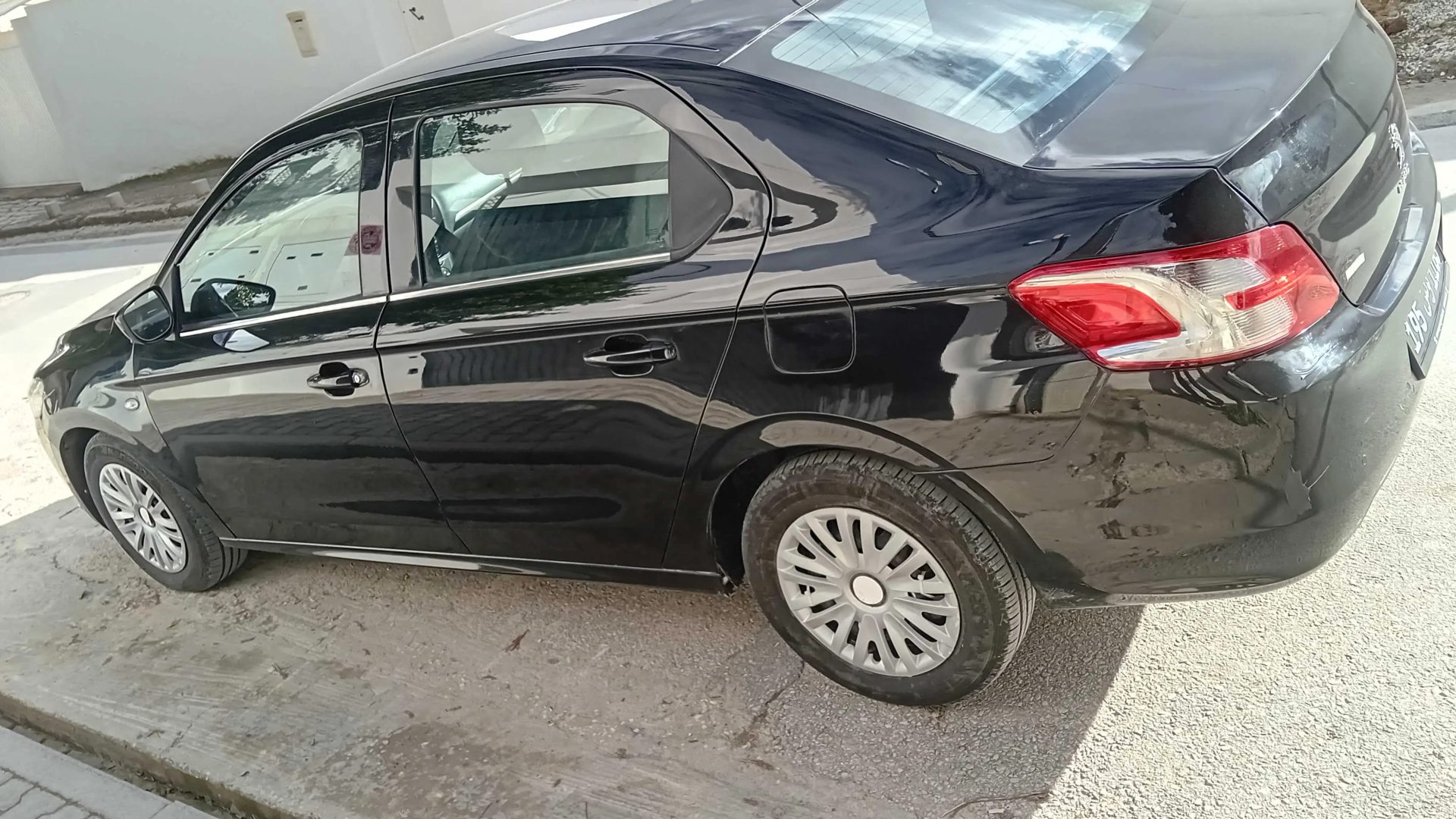 Peugeot-301-Essence-2017-Prix-22000-DT-La-Soukra-Ariana