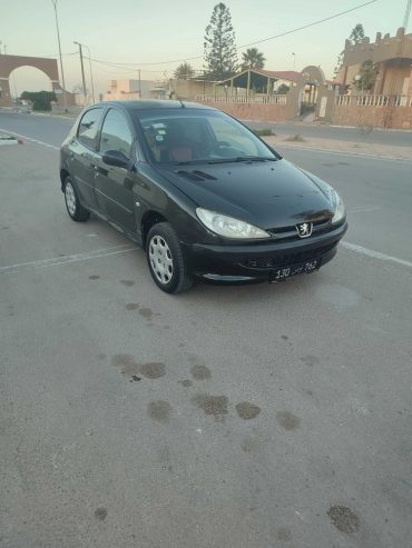 Profil-Peugeot-206-2007-Jantes-alu-dorigine-et-pneus-en-bon-etat-Vehicule-disponible-Gabes