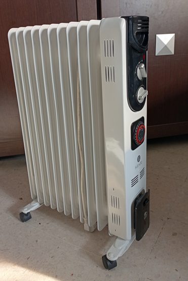 Radiateur-Klindo-mobile-avec-roulettes-Facile-a-deplacer-160-DT-negociable-☎-23-886-787