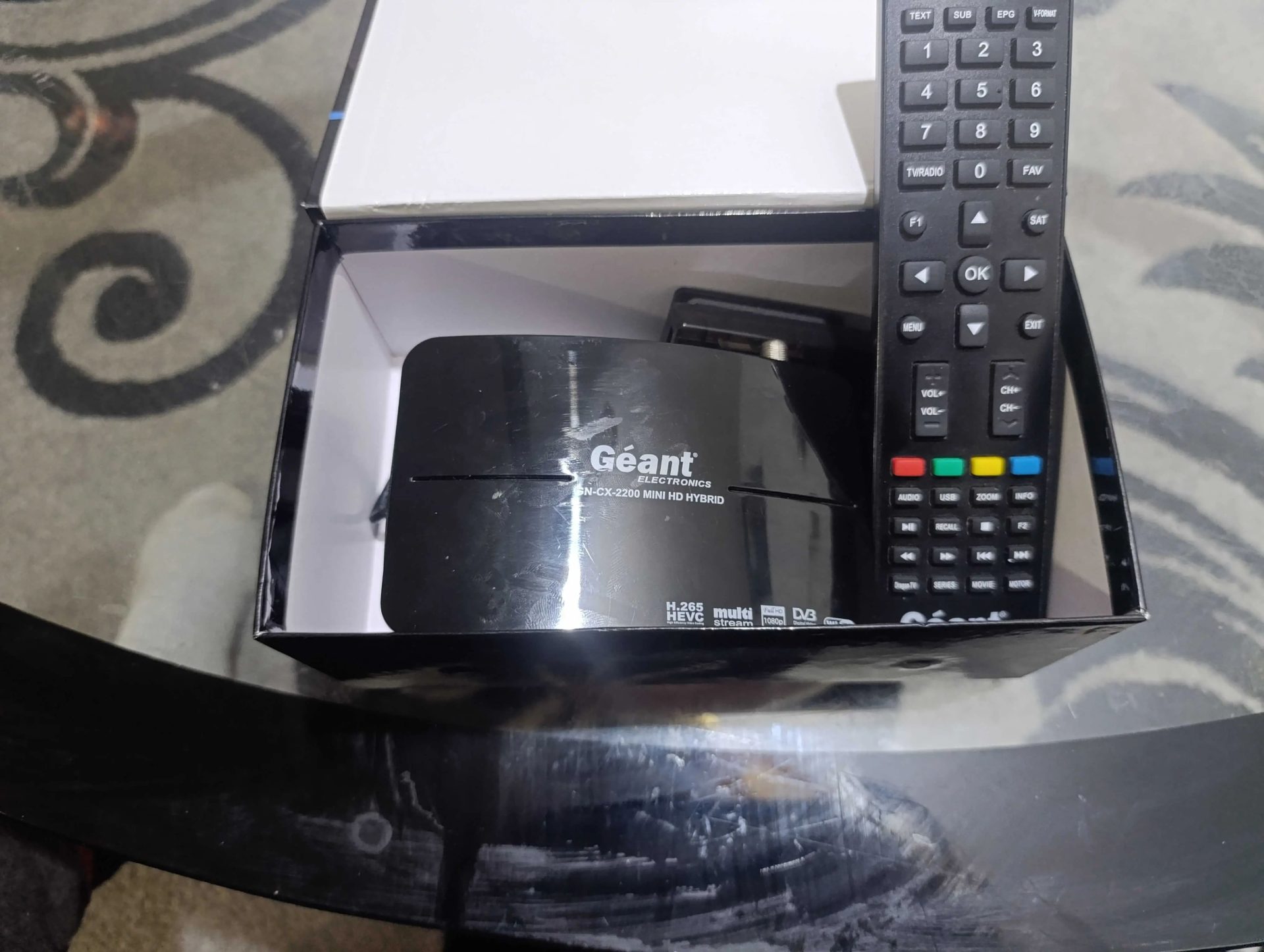 Recepteur-Satellite-Geant-GN-CX-2200-Mini-HD-Hybrid-Neuf-Tout-Accessoires-Bardo-70-Dinars-3