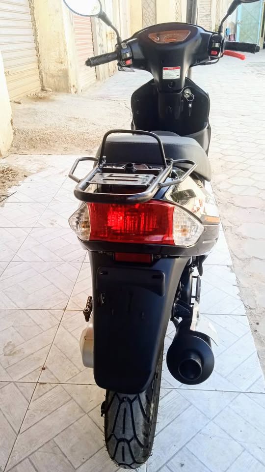 Scooter-Digita-49cc-Noir-a-vendre-a-Gabes-–-Prix-2000-TND-8