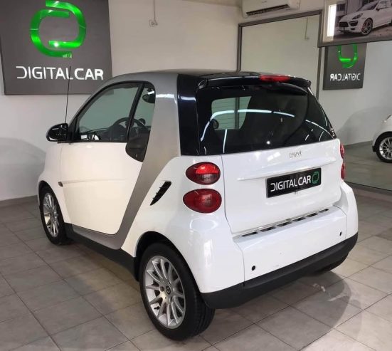 Smart-Fortwo-Occasion-BVA-Toit-Panoramique-2010-26800-DT-La-Marsa-5