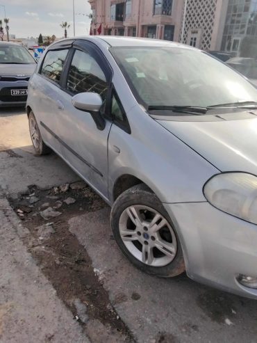 Voiture-Occasion-Fiat-Punto-2007-126-000-Km-Essence-Gris-Bien-Entretenue-Ksar-Helal-19-000-DT-Negociable-1