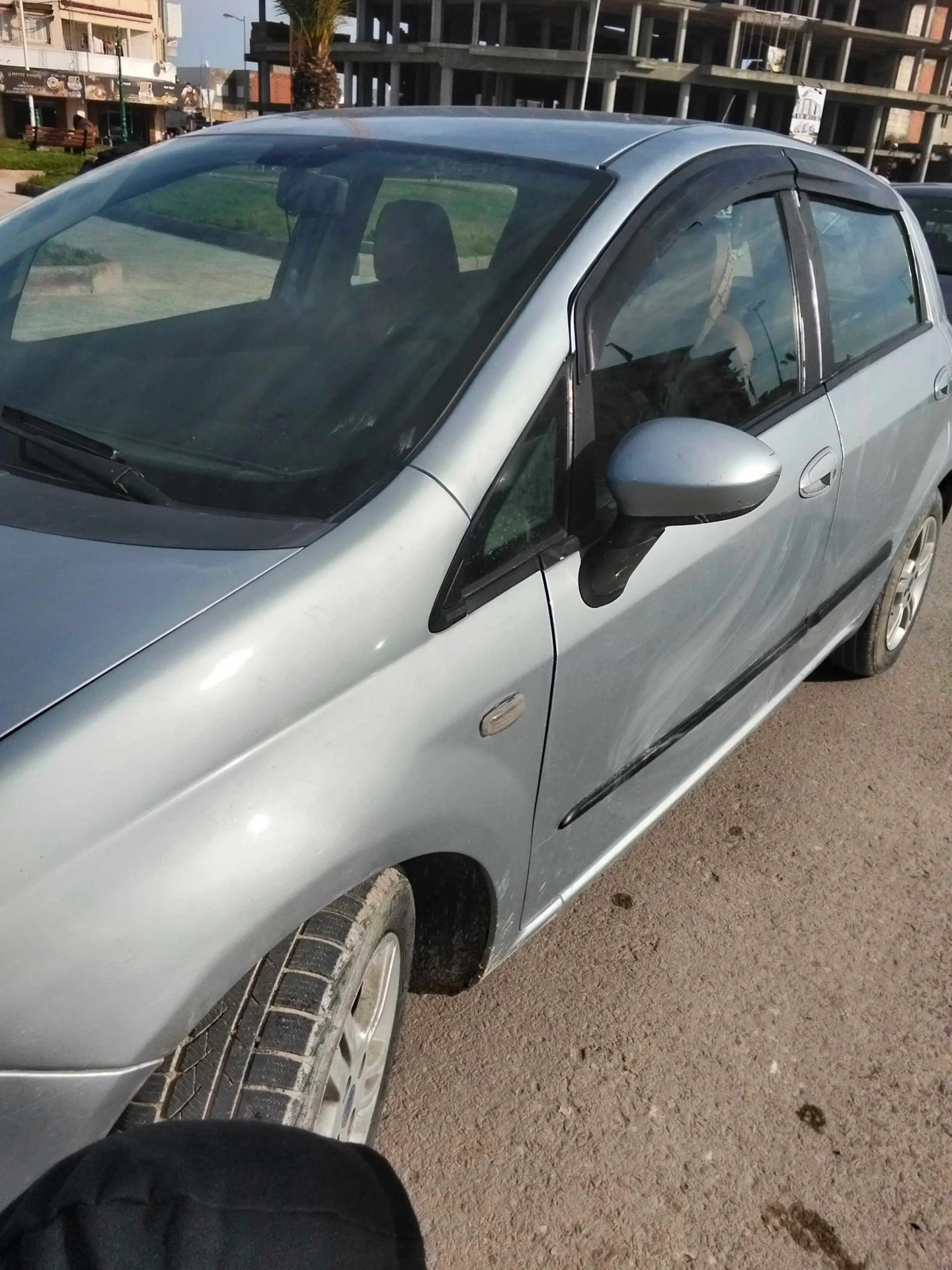 Voiture-Occasion-Fiat-Punto-2007-126-000-Km-Essence-Gris-Bien-Entretenue-Ksar-Helal-19-000-DT-Negociable-2