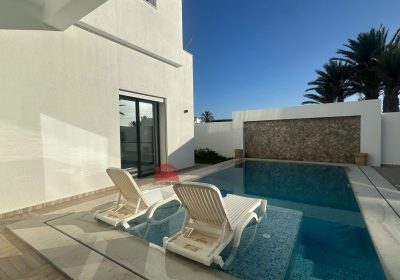 VILLA AVEC PISCINE À MEZRAYA DJERBA ZA - RÉF V620