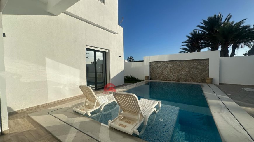 VILLA AVEC PISCINE À MEZRAYA DJERBA ZA – RÉF V620