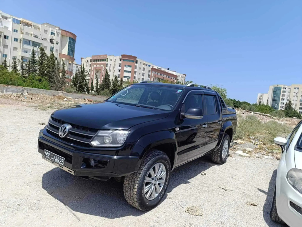 Amarok-TDI-bi-turbo-rouge-avec-bandes-sportives