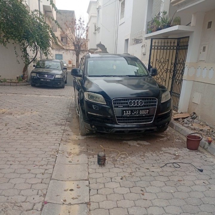 Audi-Q7-2008-avec-airbags-et-systeme-de-securite-a-vendre-a-carthage