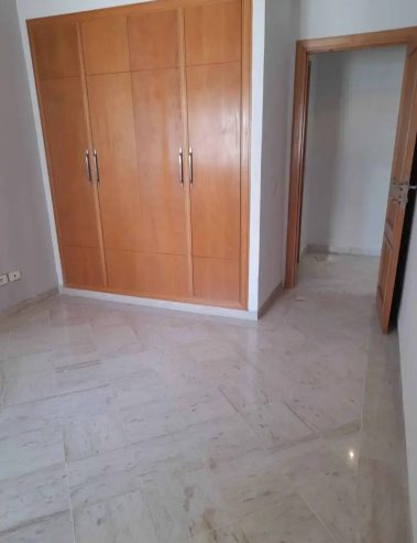 Chambre-avec-dressing-dans-appartement-S3-a-la-Soukra