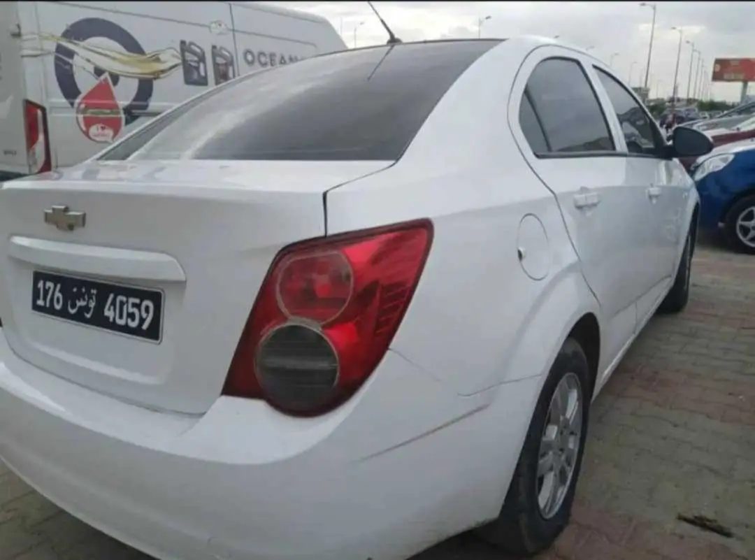 Chevrolet-Sonic-2015-sans-degats-Modele-5-CV-manuelle-Proprietaire-serieux-Tunisie