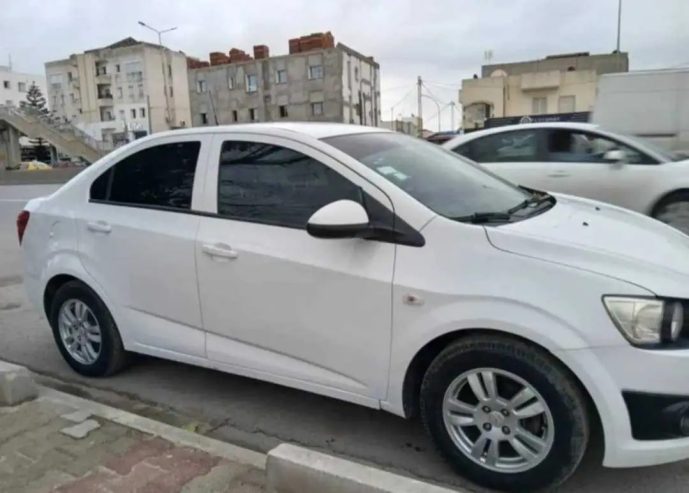 Chevrolet-Sonic-5-portes-2015-Jantes-alliage-15-pouces-et-pneus-195-65-R15-Etat-comme-neuve-Ariana