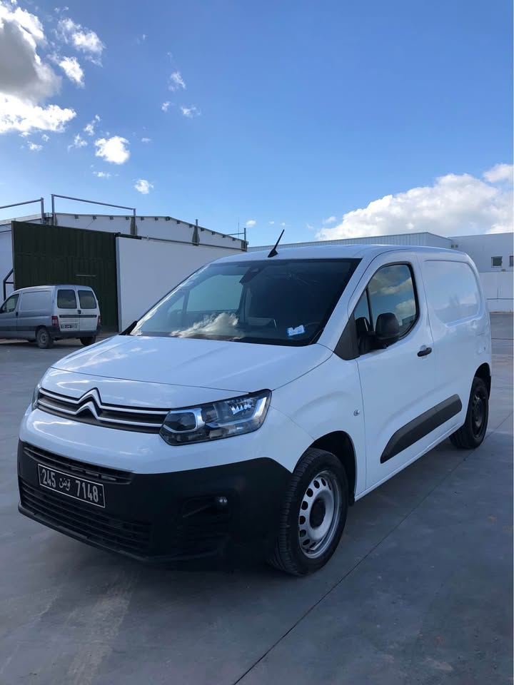 Citroen-Berlingo-2020-avec-camera-de-recul-et-radars