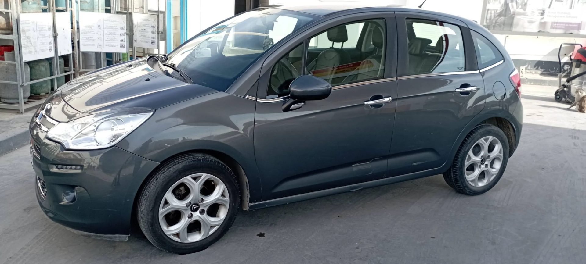 Citroen-C3-gris-metallise-bien-equipee-en-Tunisie