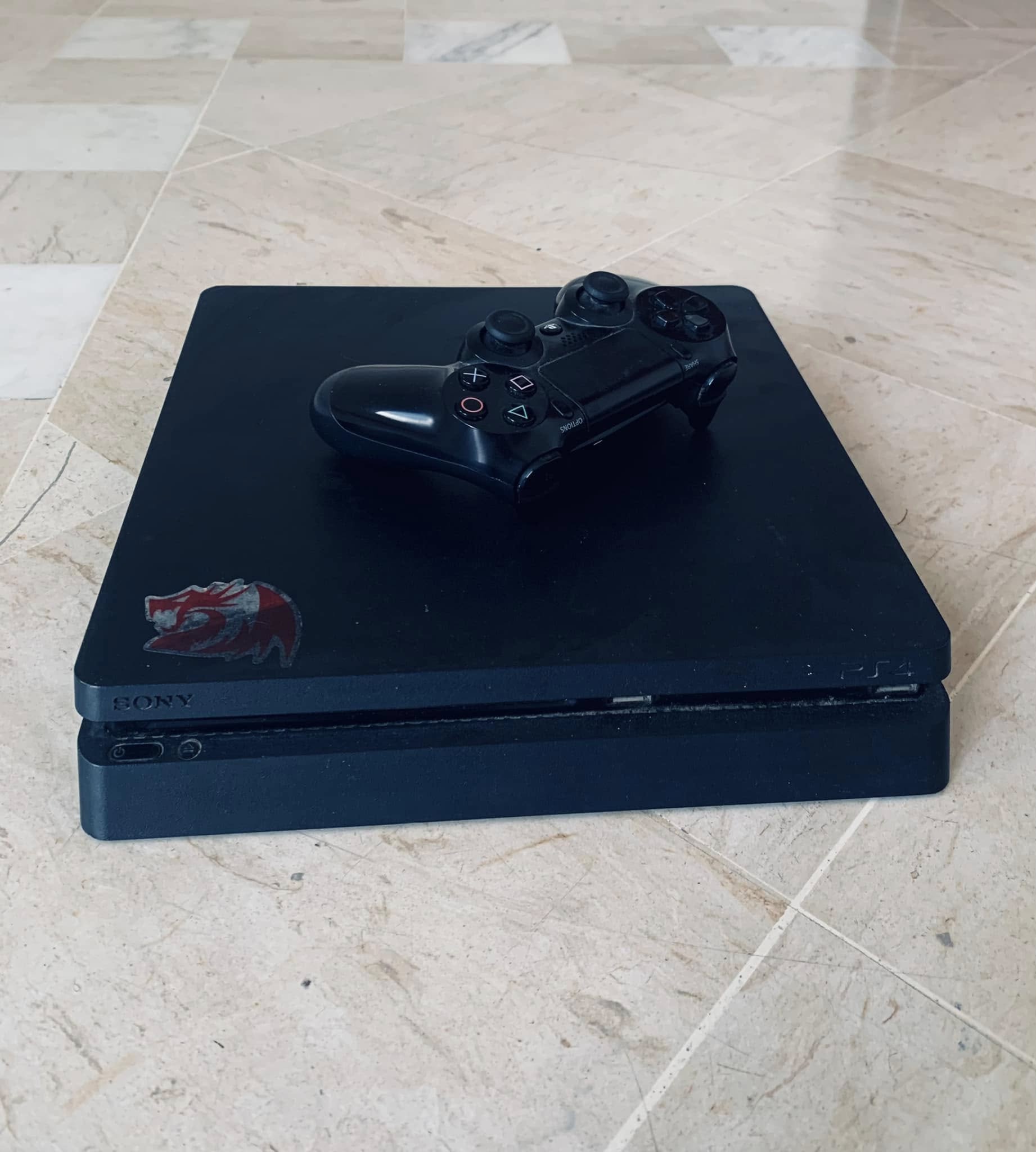 Console-PS4-Slim-jamais-reparee-en-parfait-etat-a-Ariana