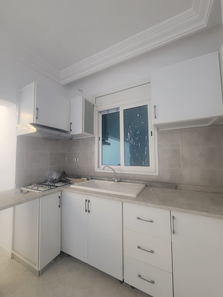 Cuisine-equipee-dans-appartement-S2-a-louer-a-Bizerte