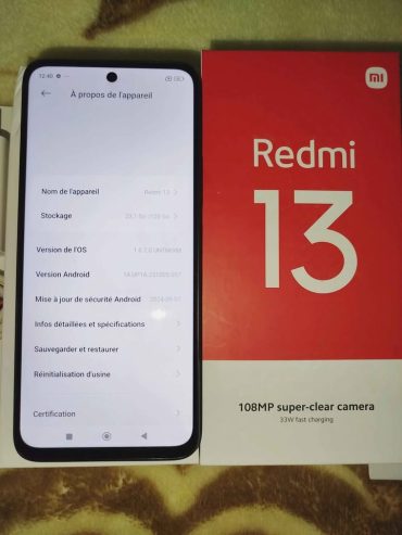 Design-moderne-et-elegant-du-Xiaomi-Redmi-13-smartphone-tendance