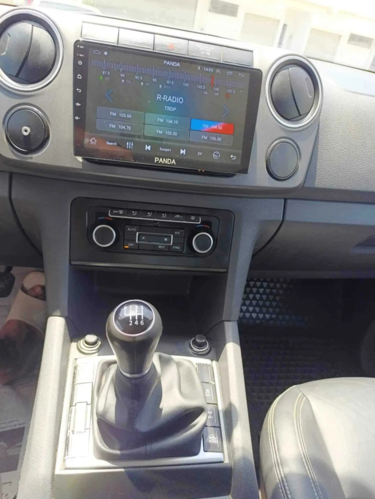 Ecran-tactile-Bluetooth-et-radar-de-recul-Amarok-2013