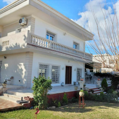 Facade-moderne-villa-Bizerte-jardin-paysager-873m²