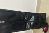 À vendre Bottes en cuir noir pour femme