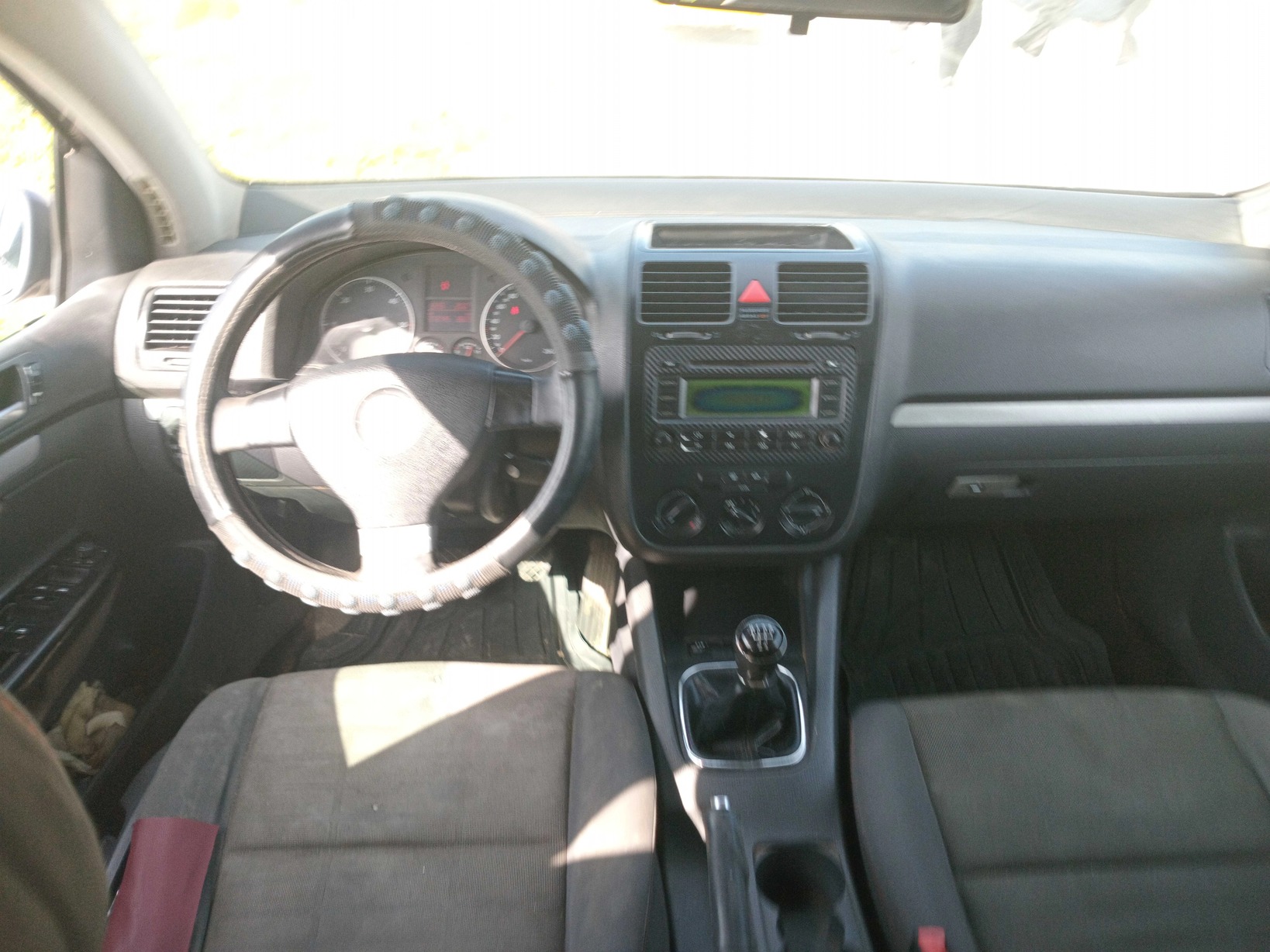 Interieur-Volkswagen-Golf-5-2006-avec-volant-multifonctions