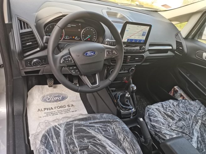 Interieur-du-Ford-EcoSport-2022-avec-ecran-tactile-8-pouces-et-volant-en-cuir