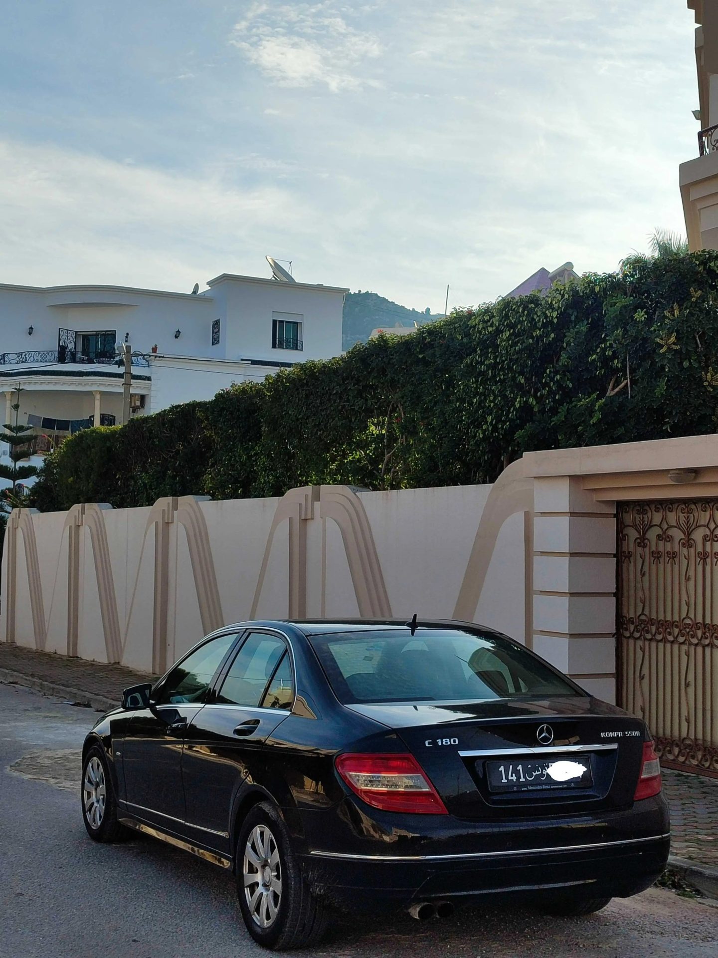 Mercedes-C180-Kompressor-avec-toit-ouvrant-a-vendre-en-Tunisie