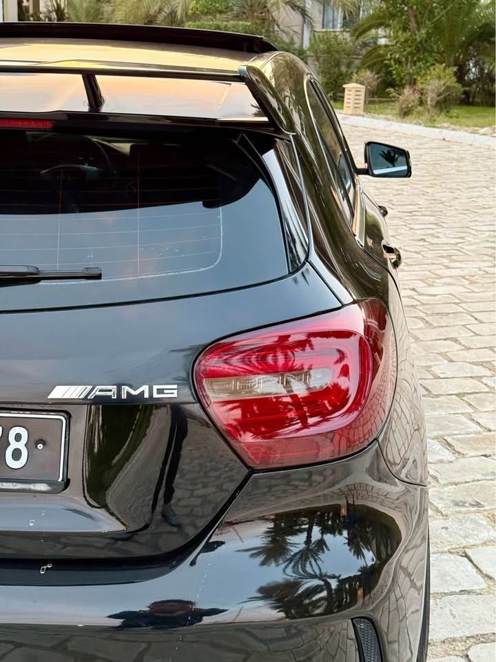 Mercedes-Classe-A-180-AMG-tunisie