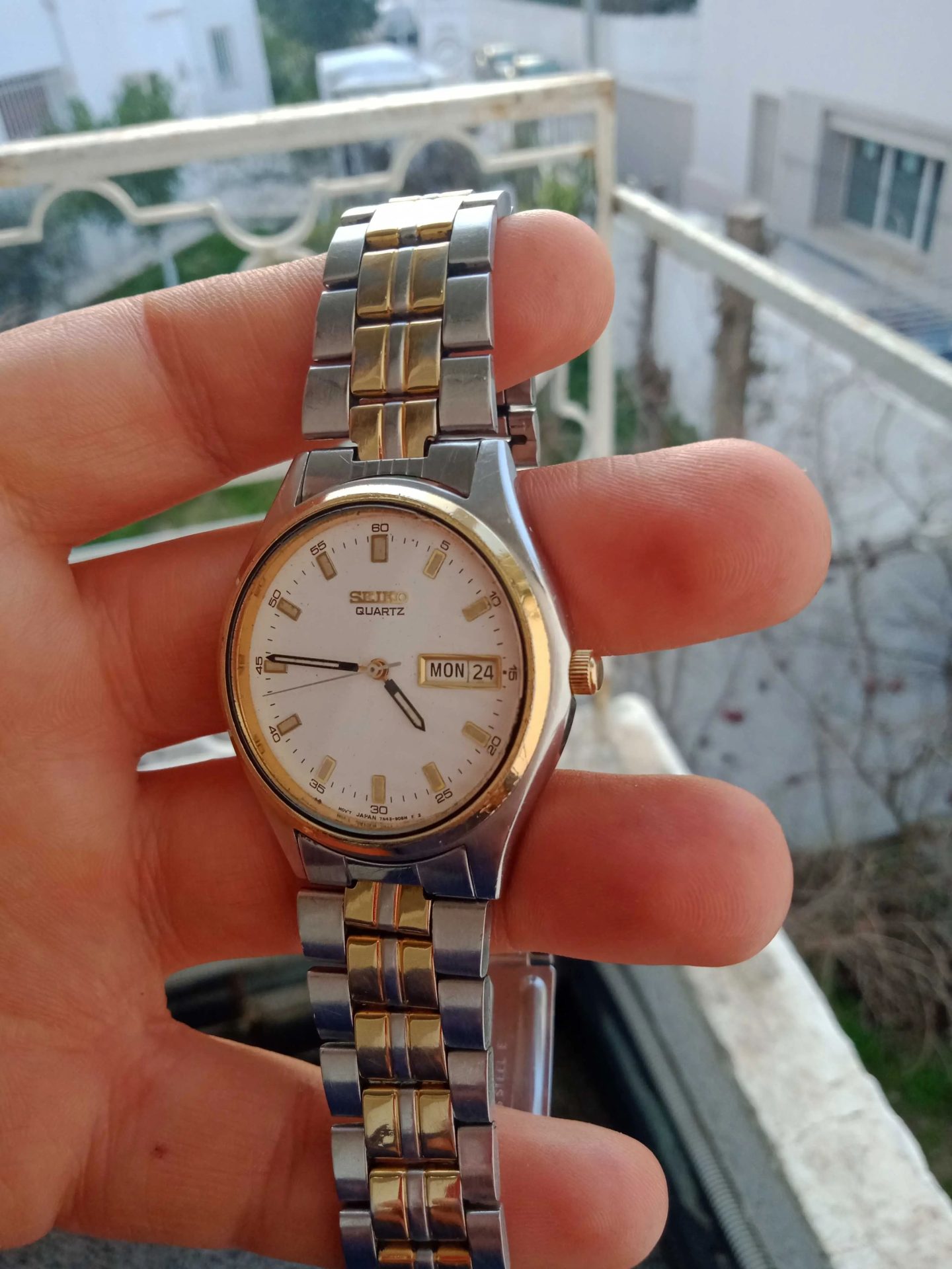 Montre-Seiko-elegante-pour-femme-a-vendre-a-Tunis-prix-attractif