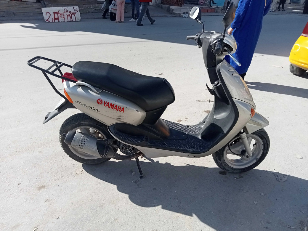 Moto-Yamaha-Ovetto-2004-en-excellent-etat-a-vendre-a-Manouba-scooter-urbain-fiable